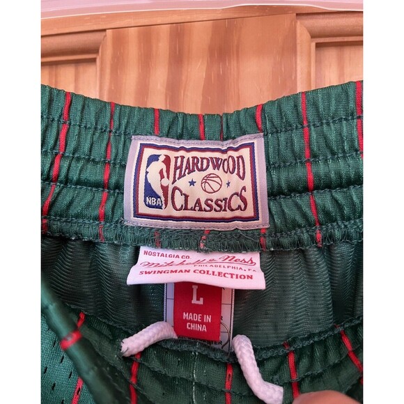 Mitchell & Ness Chicago Bulls Green Pinstripe Swingman Shorts Men's Size Large - Picture 9 of 10